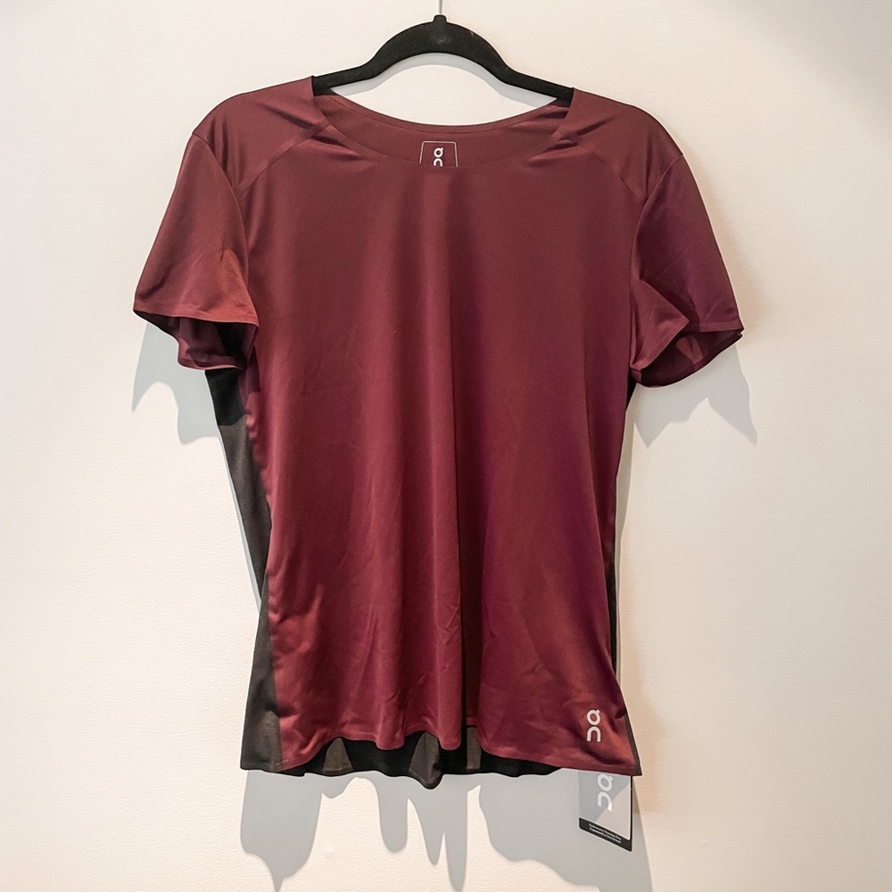 NWT - ON Running - women’s performance T shirt size Large (mulberry & black)